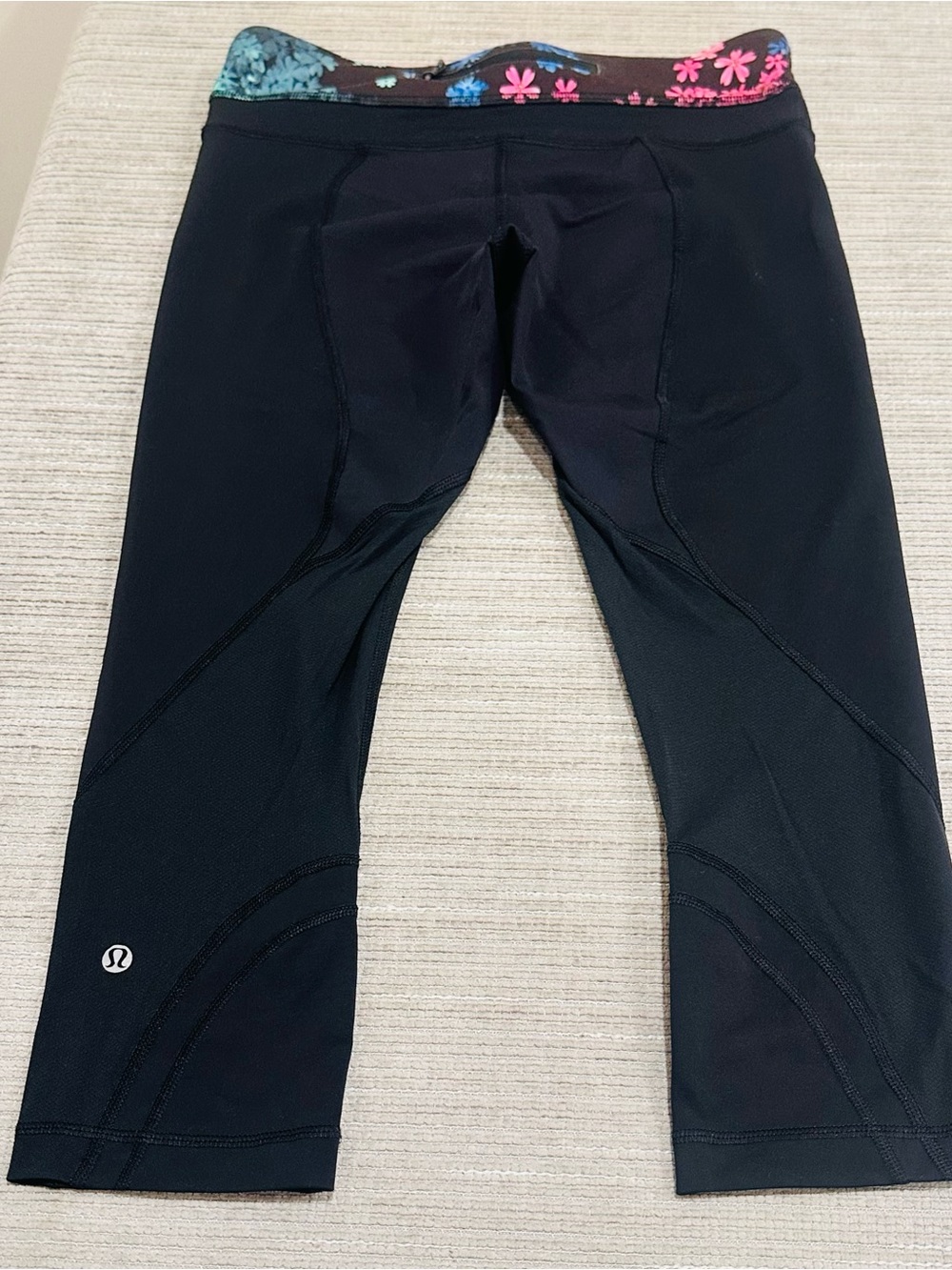 Lululemon Pace Rival Crop Leggings Black Floral Waistband Petal Pop Mesh Size 6 - Picture 5 of 7